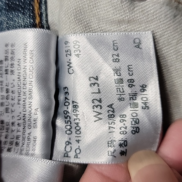 Levis 559, Size 32x32 Relaxed Straight Fit, Slight Tapered Leg Blue Jeans, GUC - Picture 9 of 13